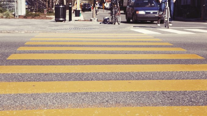 crosswalk-407023_960_720