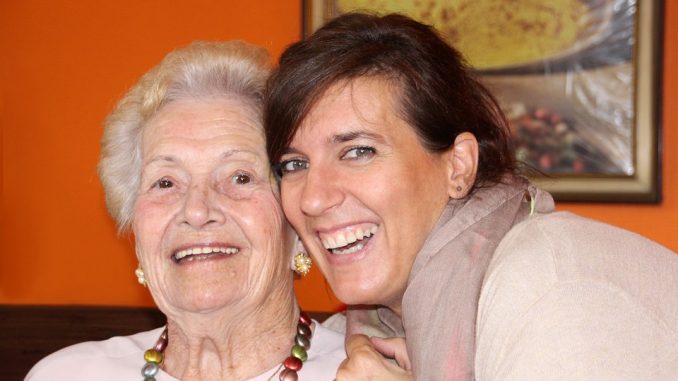 grandma-2637457_960_720