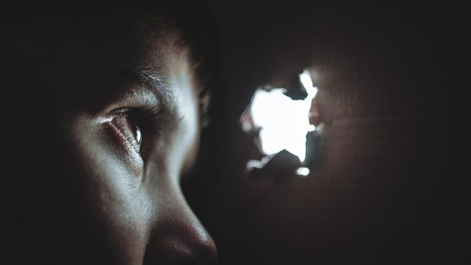 hiding-1209131_960_720