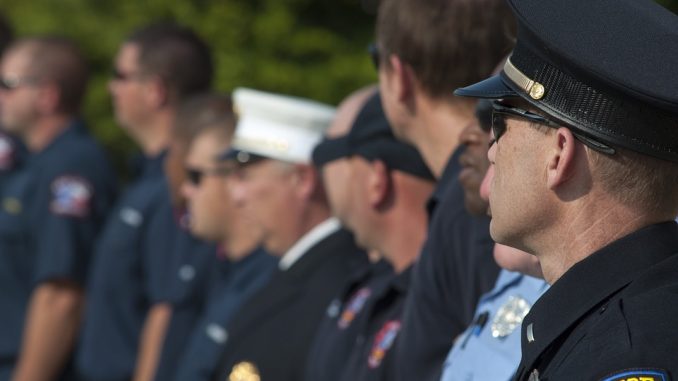police-officer-829628_960_720