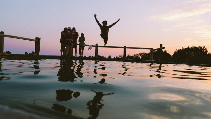 swimming-388910_960_720